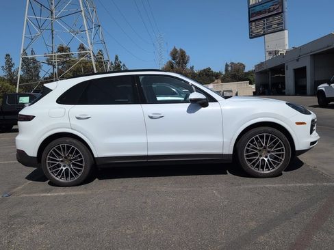 Used 2022 Porsche Cayenne Platinum Edition AWD/4WD image 2