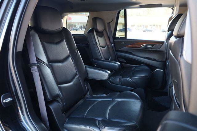 Used 2015 Cadillac Escalade Luxury AWD/4WD image 24