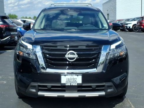 Used 2025 Nissan Pathfinder SL AWD/4WD image 34