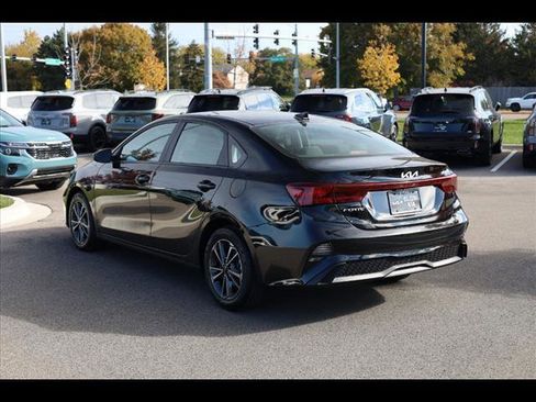 Used 2023 Kia Forte LXS w/ LXS Technology Package image 4