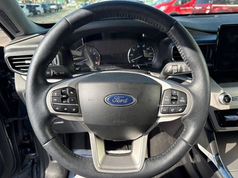 Used 2023 Ford Explorer XLT w/ Equipment Group 202A AWD/4WD image 18