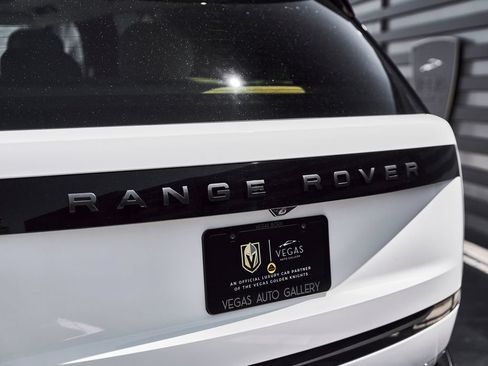 Used 2025 Land Rover Range Rover SE AWD/4WD image 10