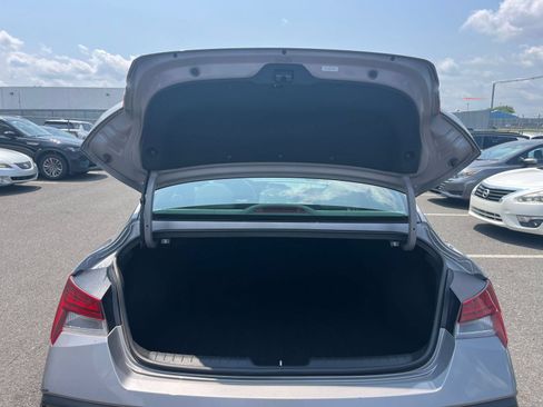 Used 2025 Hyundai Elantra SEL FWD image 32