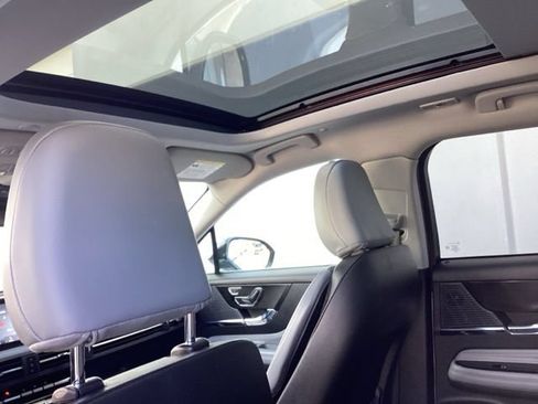 Used 2021 Lincoln Corsair AWD w/ Premium Package image 18