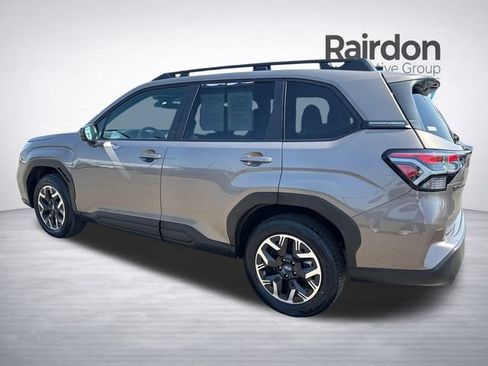 Used 2025 Subaru Forester Premium AWD/4WD image 5