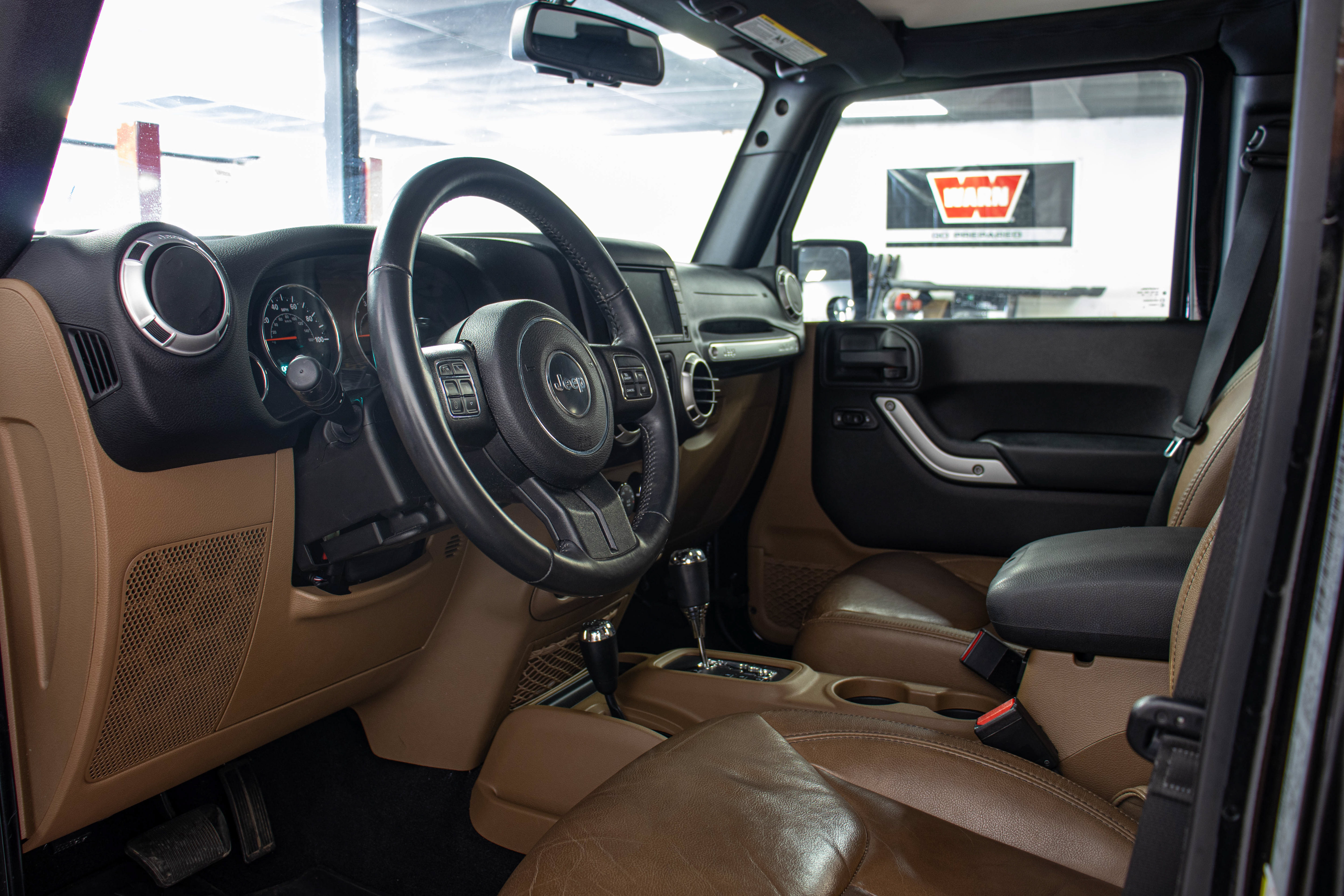 Used 2015 Jeep Wrangler Unlimited Sahara w/ Max Tow Package AWD/4WD image 13