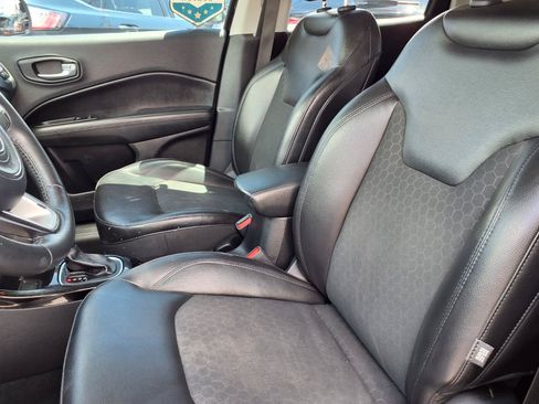 Used 2018 Jeep Compass Latitude w/ Popular Equipment Group FWD image 3