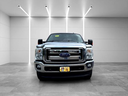Used 2016 Ford F250 XLT w/ Camper Package AWD/4WD image 3