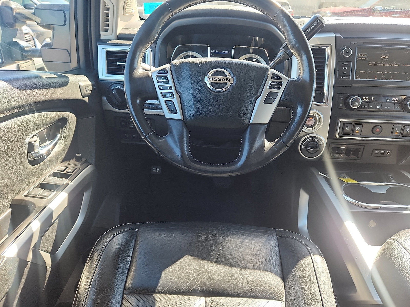 Used 2019 Nissan Titan PRO-4X w/ Pro-4x Convenience Package AWD/4WD image 9