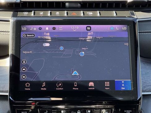 Used 2025 Jeep Grand Cherokee L Limited w/ Luxury Tech Group II image 3