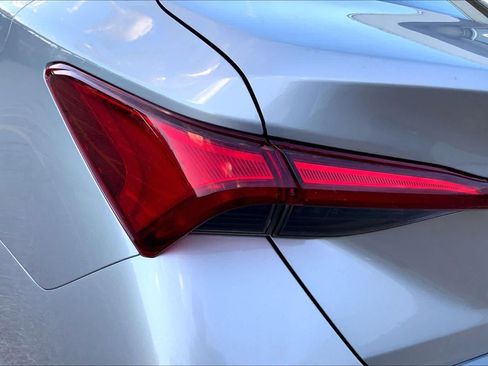 Used 2019 Toyota Avalon Limited FWD image 28