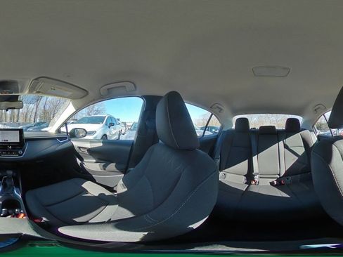 Used 2025 Toyota Corolla LE image 40