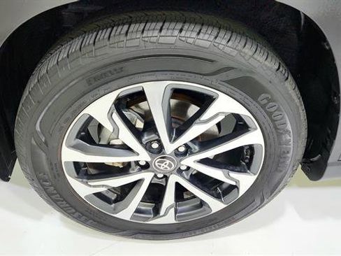 Used 2025 Toyota Corolla Cross XLE image 36