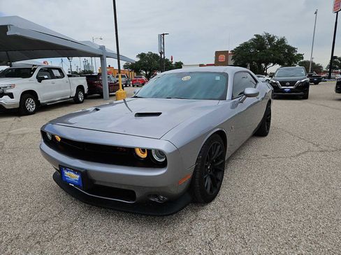 Used 2017 Dodge Challenger R/T Scat Pack w/ Dynamics Package RWD image 4