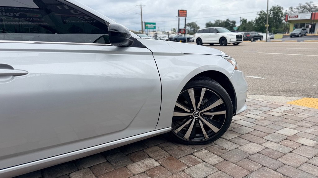 Used 2020 Nissan Altima 2.5 SR FWD image 2