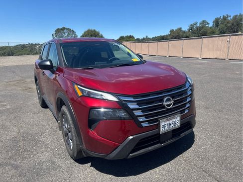 Used 2024 Nissan Rogue S AWD/4WD image 3