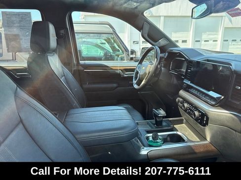 Used 2023 Chevrolet Silverado 1500 High Country w/ High Country Premium Package AWD/4WD image 3