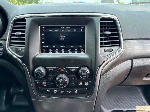 Used 2020 Jeep Grand Cherokee Laredo AWD/4WD image 9