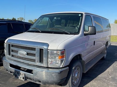 Used 2014 Ford E-350 and Econoline 350 XLT image 4