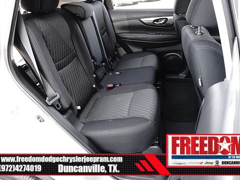Used 2020 Nissan Rogue SV w/ Premium Package FWD image 16