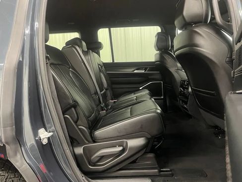 Used 2024 Jeep Wagoneer Series II w/ Flexible Seating Group AWD/4WD image 24