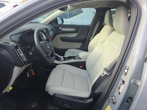 Used 2026 Volvo XC40 B5 Plus AWD/4WD image 5