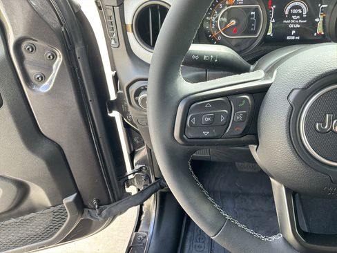 Used 2025 Jeep Wrangler Sport S image 19