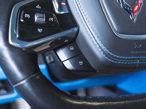 Used 2021 Chevrolet Corvette Stingray Premium Cpe w/ Z51 Performance Package image 21