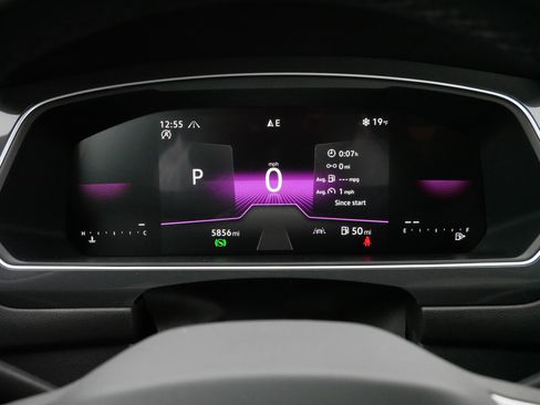 Certified 2024 Volkswagen Tiguan SE R-Line image 21