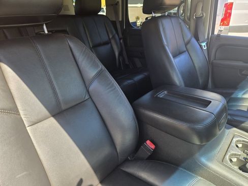 Used 2011 GMC Yukon SLT w/ SLT-2 Equipment Package AWD/4WD image 25