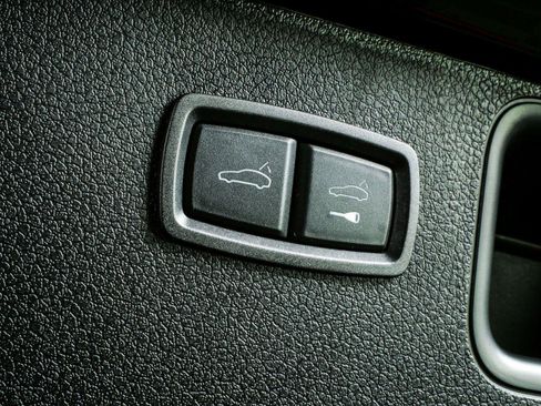 Used 2026 Porsche Macan AWD/4WD image 34