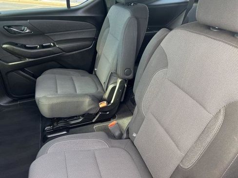 Used 2023 Chevrolet Traverse LT image 13