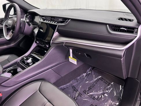 New 2025 Jeep Grand Cherokee Limited w/ Black Appearance Package image 23