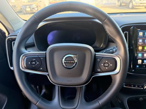Used 2024 Volvo XC40 B5 Plus image 11