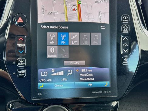 Used 2021 Toyota Prius Prime XLE FWD image 11
