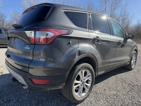 Used 2017 Ford Escape SE image 4