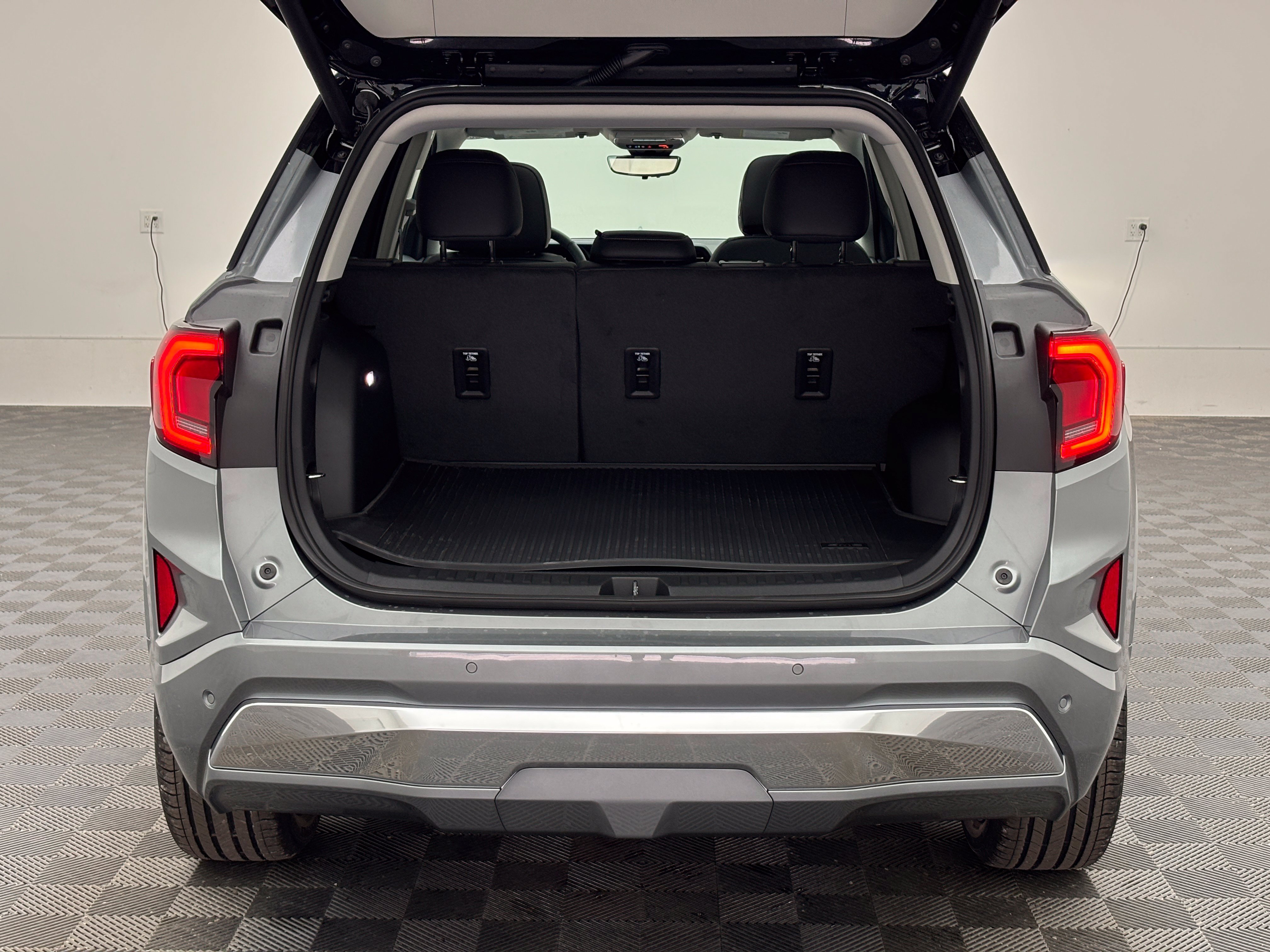 New 2027 GMC Terrain Denali w/ LPO, Floor Liner Package AWD/4WD image 12