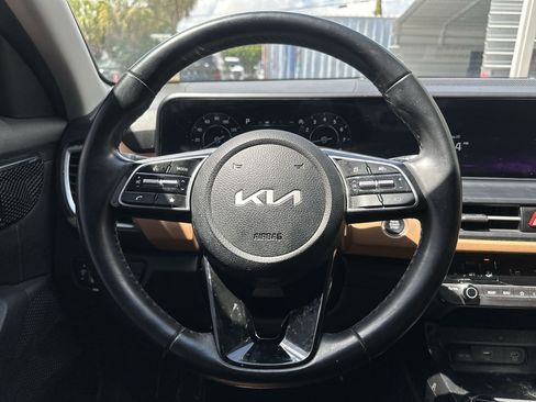 Certified 2024 Kia Seltos EX FWD image 11