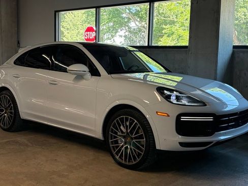 Used 2022 Porsche Cayenne Turbo AWD/4WD image 12