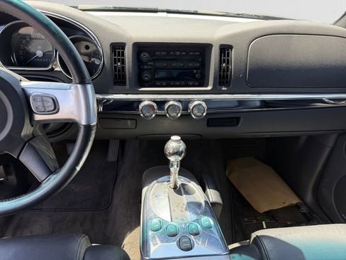 Used 2005 Chevrolet SSR w/ Preferred Equipment Group RWD image 13