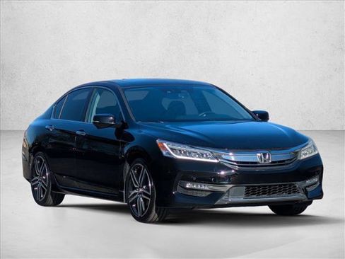 Used 2016 Honda Accord Touring image 3