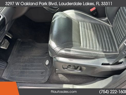 Used 2020 Land Rover Discovery HSE image 18