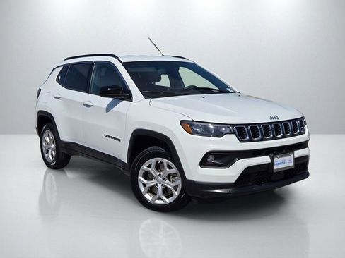 Used 2024 Jeep Compass Latitude image 1