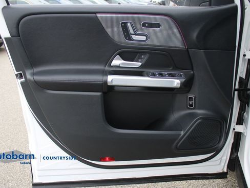 Used 2023 Mercedes-Benz GLB 250 4MATIC w/ Premium Package image 9