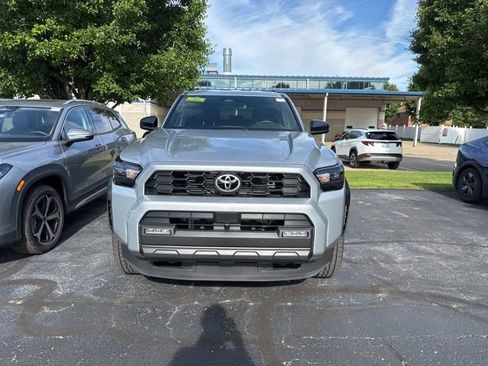 Used 2025 Toyota 4Runner TRD Off-Road AWD/4WD image 2