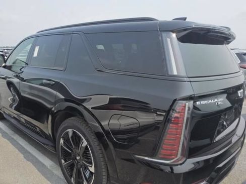 Used 2026 Cadillac Escalade IQL Sport 1 AWD/4WD image 4