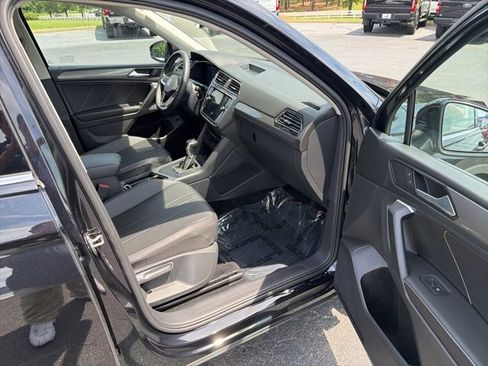 Used 2022 Volkswagen Tiguan SE FWD image 8