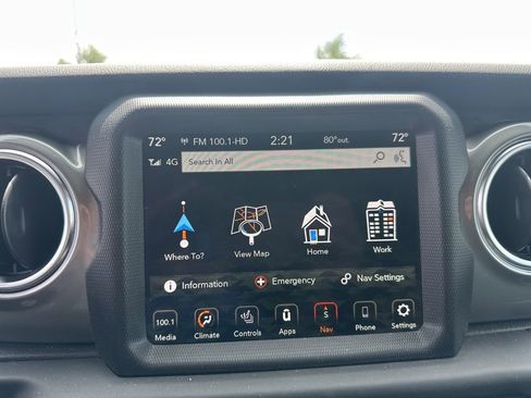 Used 2022 Jeep Wrangler Unlimited Sahara w/ Cold Weather Group AWD/4WD image 9