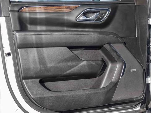 Used 2023 Chevrolet Suburban Premier image 19