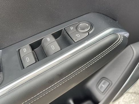 Used 2025 GMC Acadia Elevation FWD image 13